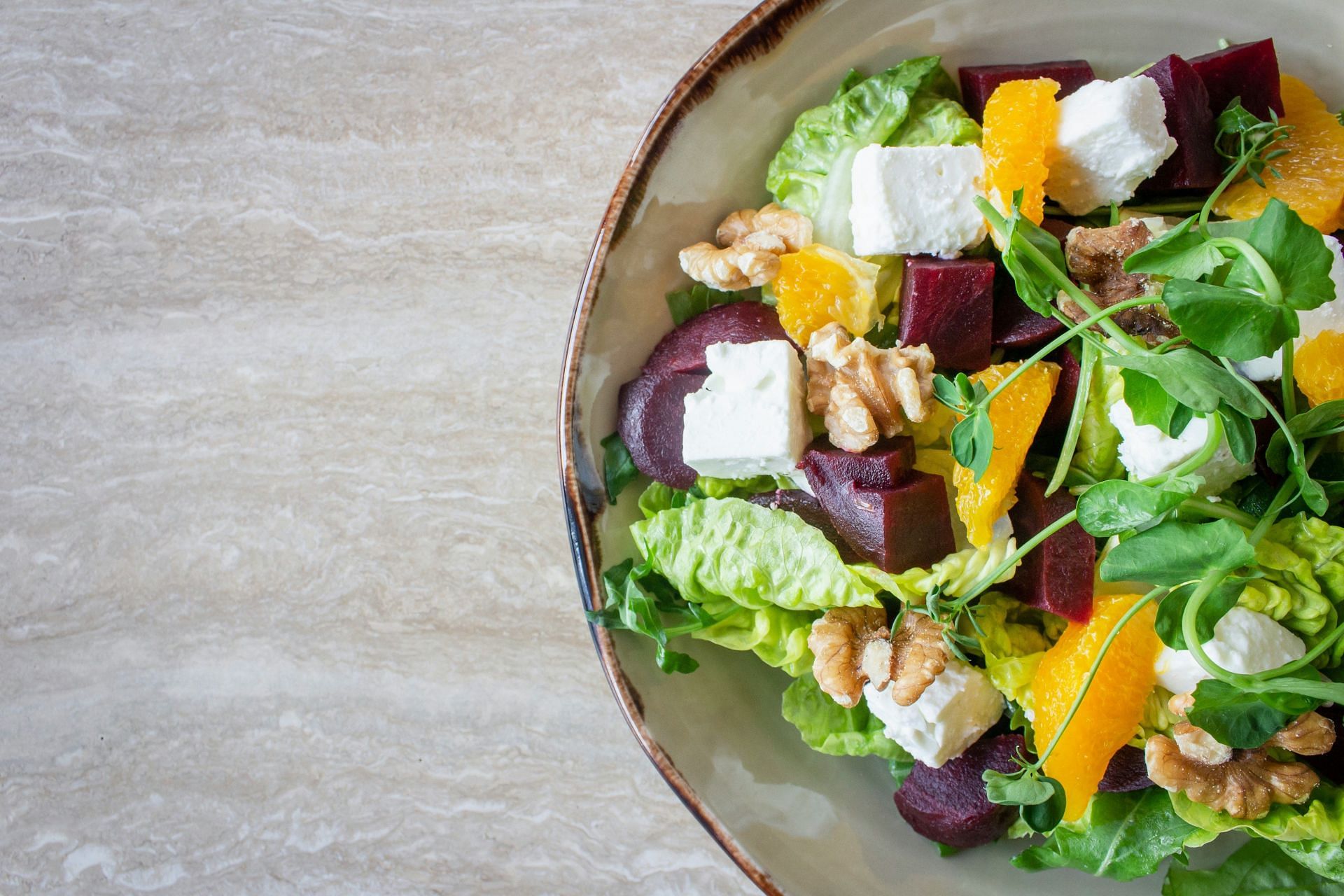 Eating the right food for your brain (Image via Unsplash/ Louis Hansel)